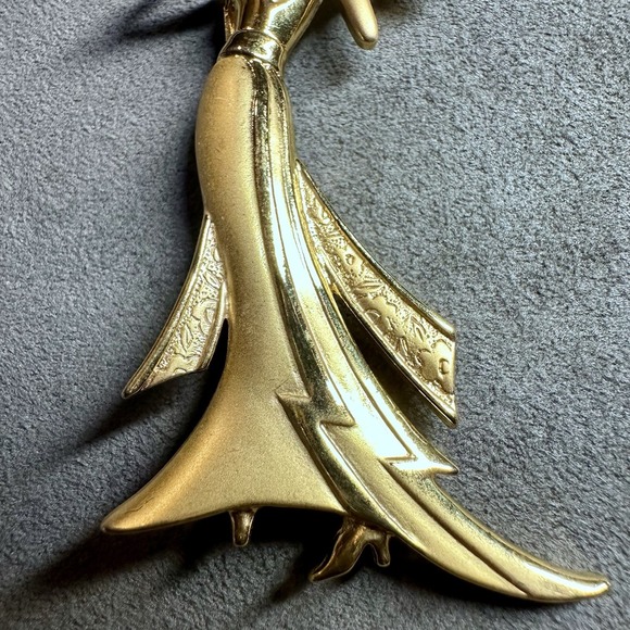 Vintage JJ 1988 Jonette Goldtone Woman Fan Brooch Pin – Formal Evening Jewelry - Picture 3 of 6